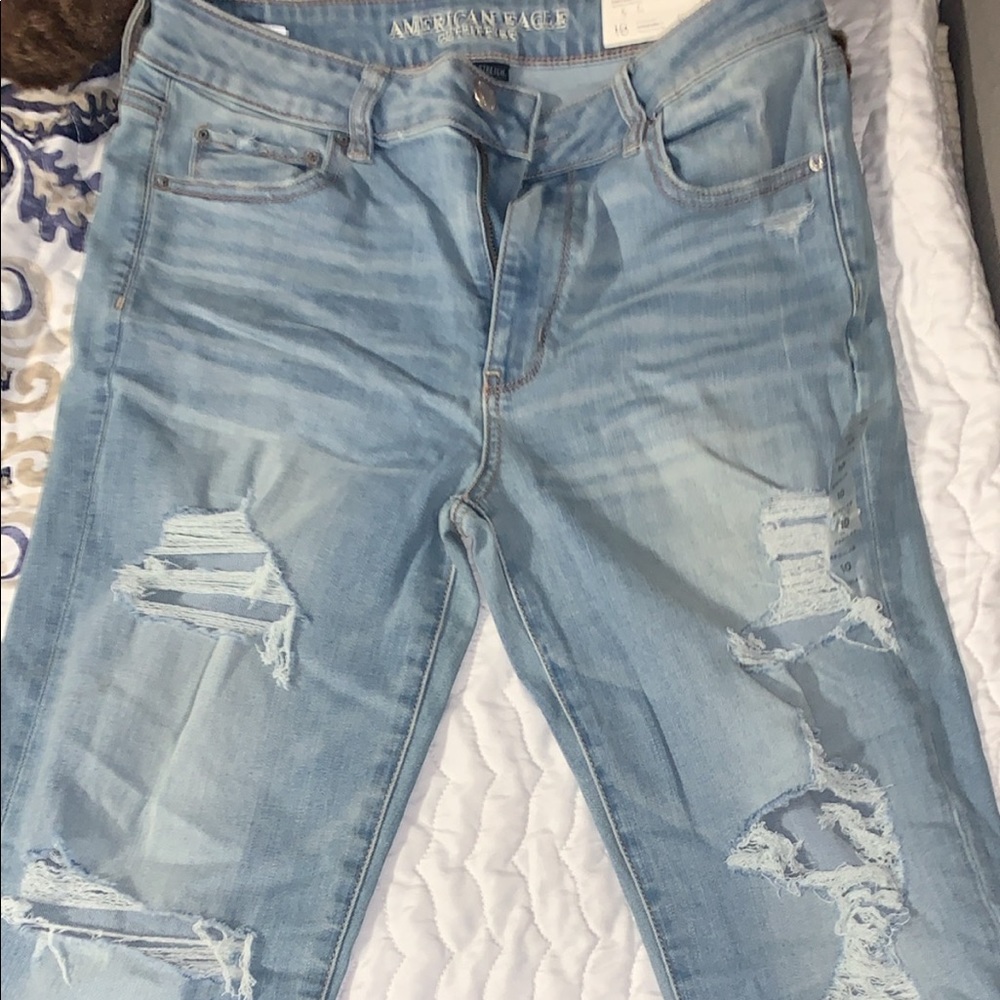 Distressed AE jeans NWT SIZE 10